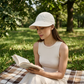 👒☀️ 50% KORTING! Alsof je een parasol opvouwt die aan je hoofd blijft plakken! UPF 50+, nekflap, en hij past in je handtas – nooit meer verbranden.
