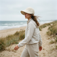 👒☀️ 50% KORTING! Alsof je een parasol opvouwt die aan je hoofd blijft plakken! UPF 50+, nekflap, en hij past in je handtas – nooit meer verbranden.