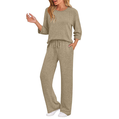 Dames set van geribbelde gebreide top en rechte broek
